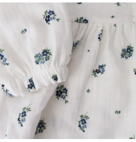 Robe à fleurs bleues en double gaze de coton